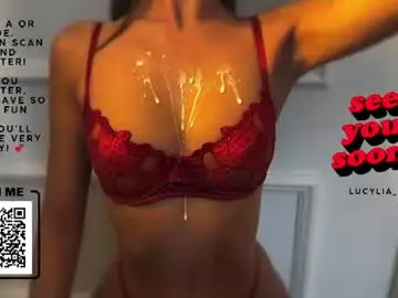 Chaturbate Live Sex Cam of lucylia_
