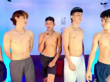 Chaturbate Live Sex Cam of chillbicrew