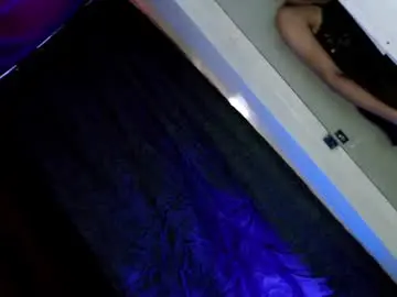 Chaturbate Watch Live Sex Cams of hot_moma69