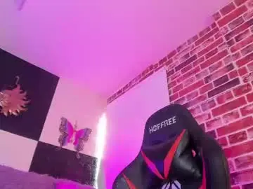 Chaturbate Live Sex Cam of aleja_hill