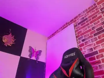 Chaturbate Live Sex Cam of aleja_hill