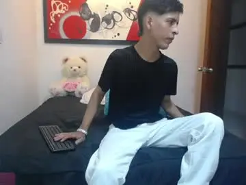 Chaturbate Free Porn Cam of andrescoll25