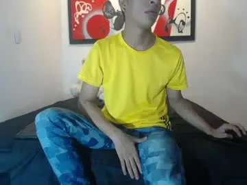 Chaturbate Live Porn of andrescoll25