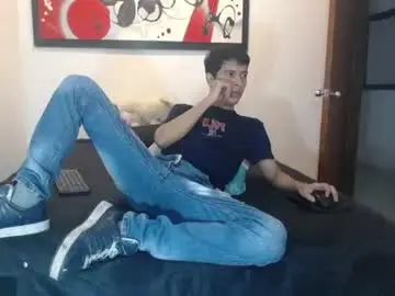 Chaturbate Live Sex of andrescoll25