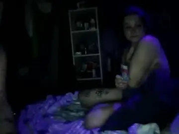 Chaturbate Sex Chat of redheadslutwife8803