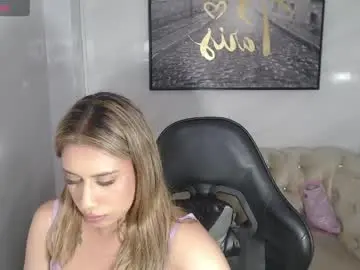 Chaturbate Live Sex Cam of evy_lux_v