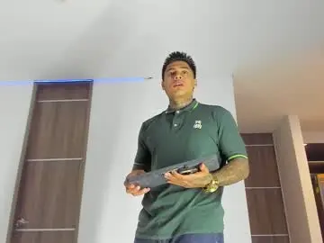 Chaturbate Live Sex of dominiofit