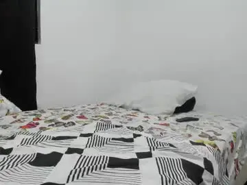 Chaturbate Live Sex Cam of pareja_curiosa19