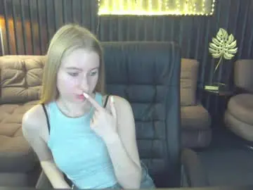 Chaturbate Live Sex Cam of alina__blonde