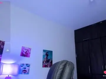 Chaturbate Best live sex cam show of camila_hott1