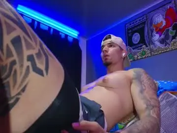 Chaturbate Live Sex Cam of camiloalvarezzz3