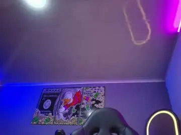 Chaturbate Live Sex Cam of camiloalvarezzz3