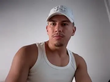 Chaturbate Live Porn of aaronfox_
