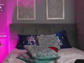 Chaturbate Sex Chat of mira_glow