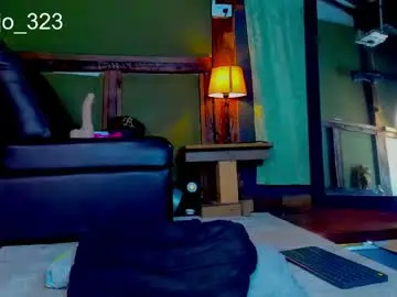 Chaturbate Live Sex Cam of alejo_323__