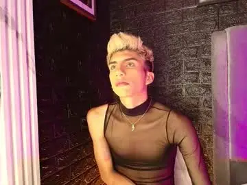 Chaturbate Nude Webcam of erick_velveth