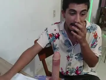 Chaturbate Live Sex Cam of maxi_dick33