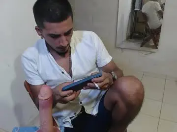 Chaturbate Free Live Porn of maxi_dick33