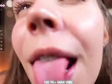 Chaturbate Live Sex Cam of mon1_day