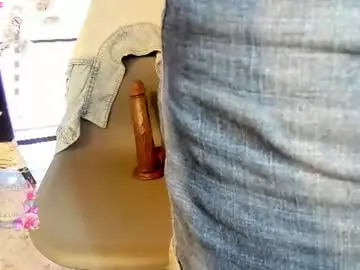 Chaturbate Free Live Porn of emmaray3