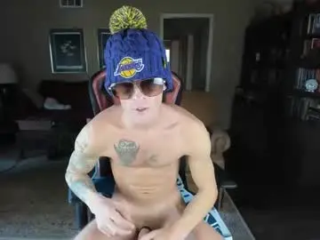 Chaturbate Live Sex Cam of machinecumkelly69