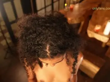 Chaturbate Best live sex cam show of amnie_