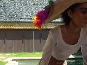 Chaturbate Live Sex Cam of amnie_