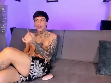 Chaturbate Best live sex cam show of lovelyemma__