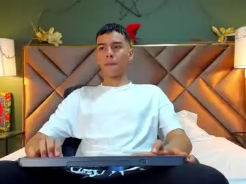 Chaturbate Free Porn Cam of aiden_royce