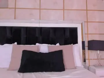 Chaturbate Live Sex Cam of crysta_lrose_