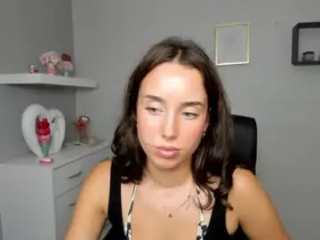 Chaturbate Live Sex Cam of adelesolo