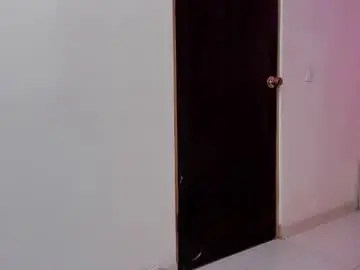 Chaturbate Live Porn of jessika_horny01