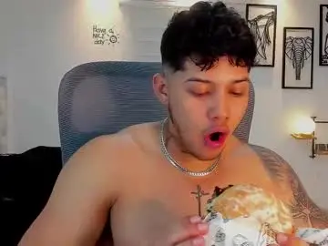 Chaturbate Live Sex Cam of lunay_xtreemboy