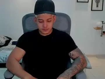 Chaturbate Live Sex Cam of lunay_xtreemboy