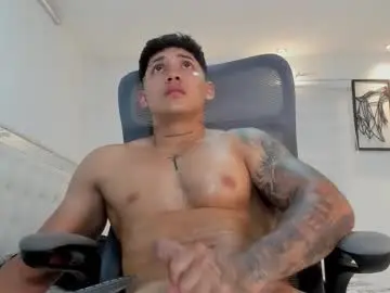 Chaturbate Live Sex Cam of lunay_xtreemboy