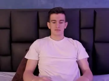 Chaturbate Live Sex Cam of mikaelslow