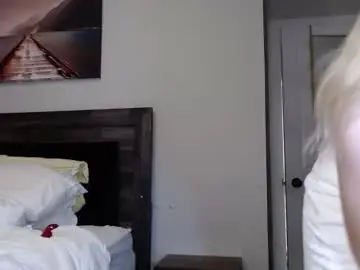 Chaturbate Live Sex Cam of ellalowe