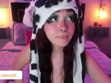 Chaturbate Live Sex Cam of leah_cherry