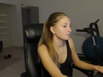 Chaturbate Live Sex Cam of agelina_summer