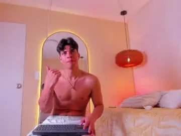 Chaturbate Live Sex Cam of benjamin_more