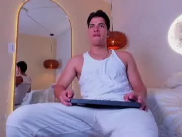 Chaturbate Live Sex Cam of benjamin_more