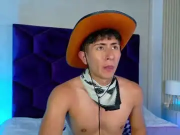 Chaturbate Live Sex Cam of andyjustgame_