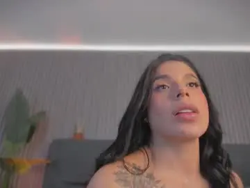 Chaturbate Live Sex Cam of emelie_89