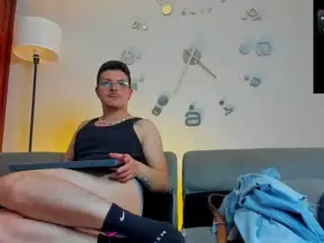 Chaturbate Live Sex Cam of leo_hunt