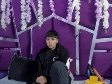 Chaturbate Best live sex cam show of bruno_cruz