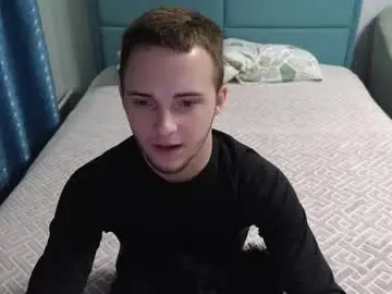 Chaturbate Live Sex Cam of golden_boyyy21