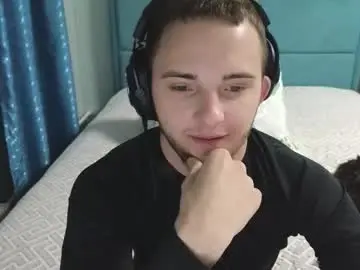 Chaturbate Live Sex Cam of golden_boyyy21