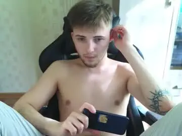 Chaturbate Live Sex Cam of golden_boyyy21