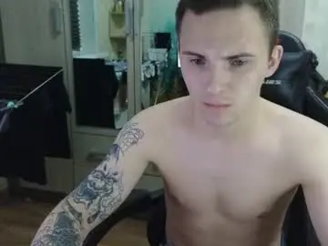 Chaturbate Live Sex Cam of golden_boyyy21