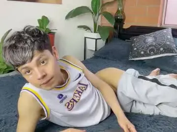 Chaturbate Live Sex Cam of andy_belier